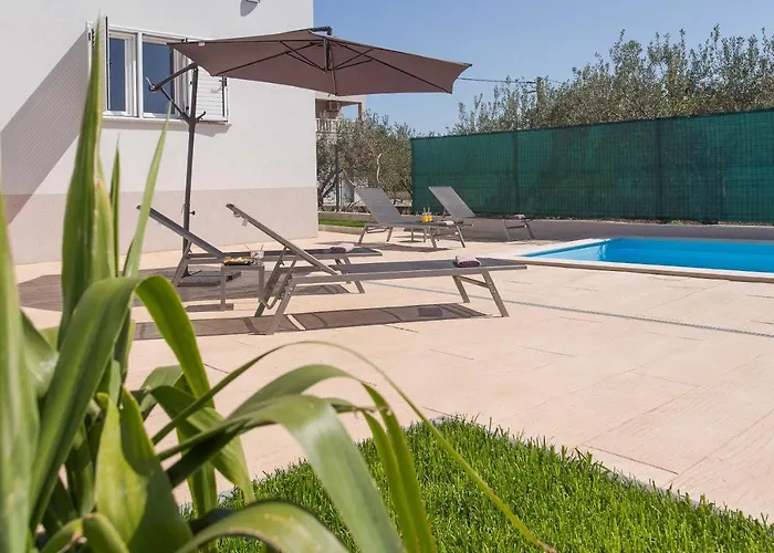 Villa Emanuela With Heated Private Pool, Bbq *