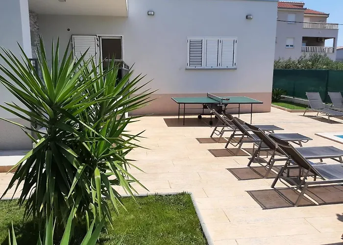 Villa Emanuela With Heated Private Pool, Bbq