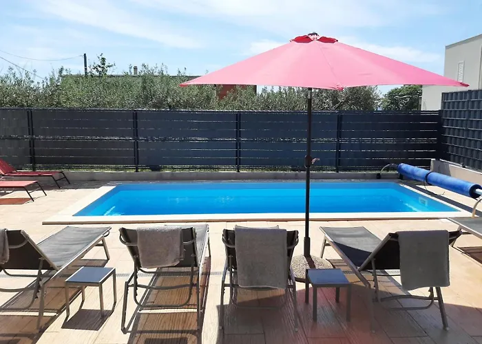 Villa Emanuela With Heated Private Pool, Bbq Kastela