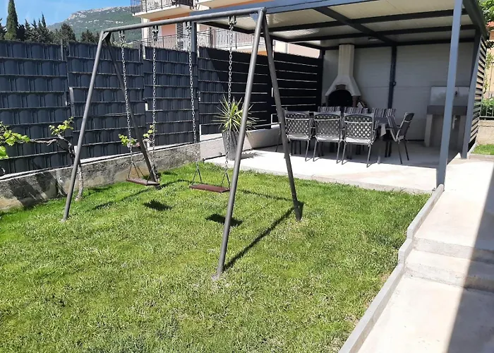 Emanuela With Heated Private Pool, Bbq Kastela