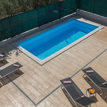 Emanuela With Heated Private Pool, Bbq * Kastela