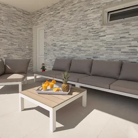 Villa Emanuela With Heated Private Pool, Bbq