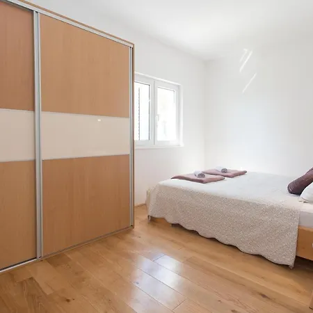 Villa Emanuela With Heated Private Pool, Bbq Kastela