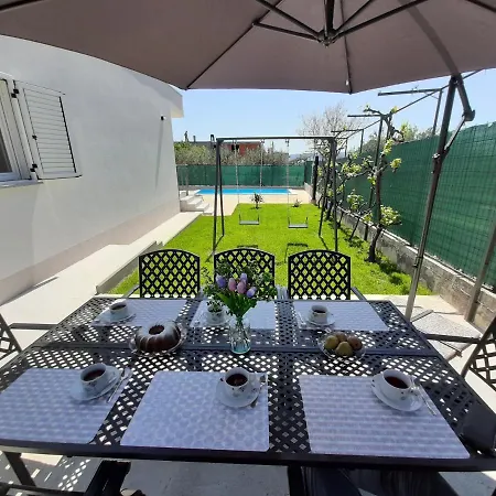 Villa Emanuela With Heated Private Pool, Bbq *