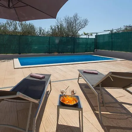 Villa Emanuela With Heated Private Pool, Bbq