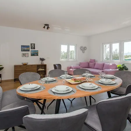 Villa Emanuela With Heated Private Pool, Bbq Kastela