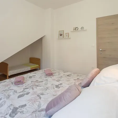 Emanuela With Heated Private Pool, Bbq * Kastela