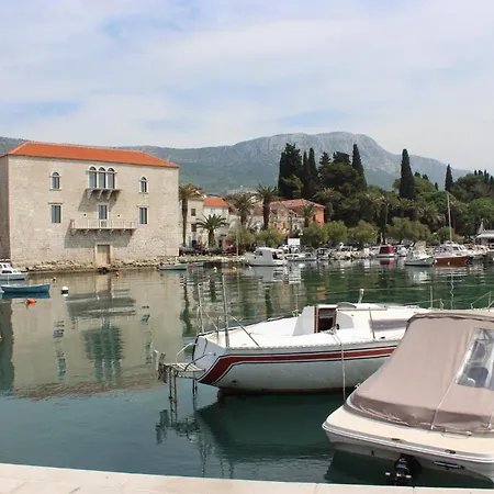 Emanuela With Heated Private Pool, Bbq Villa
