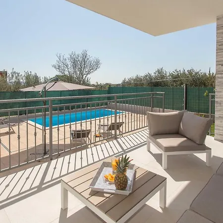 Emanuela With Heated Private Pool, Bbq Villa *