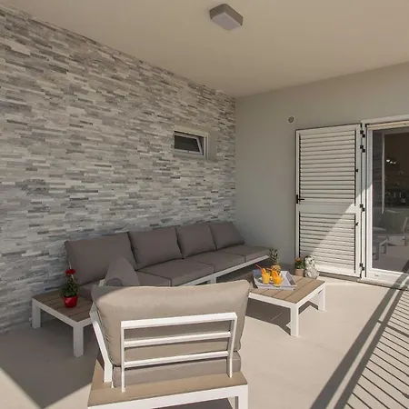 Emanuela With Heated Private Pool, Bbq Villa