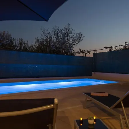 Villa Emanuela With Heated Private Pool, Bbq *