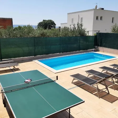 Emanuela With Heated Private Pool, Bbq *