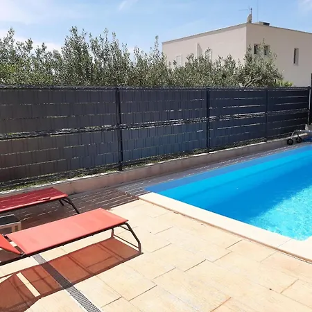 Emanuela With Heated Private Pool, Bbq Kastela