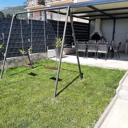 Emanuela With Heated Private Pool, Bbq Kastela