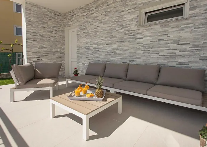 Vila Emanuela With Heated Private Pool, Bbq