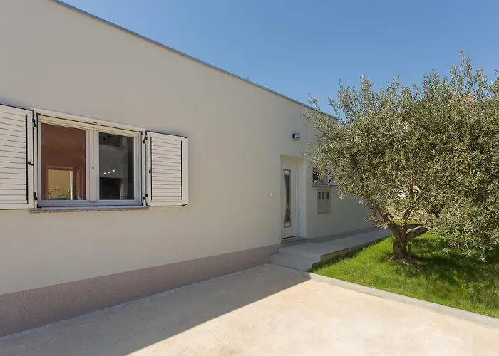 Vila Emanuela With Heated Private Pool, Bbq *