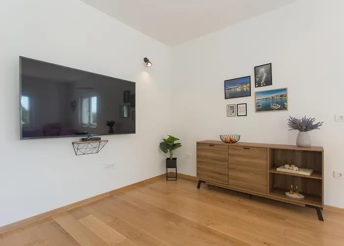 Vila Emanuela With Heated Private Pool, Bbq *