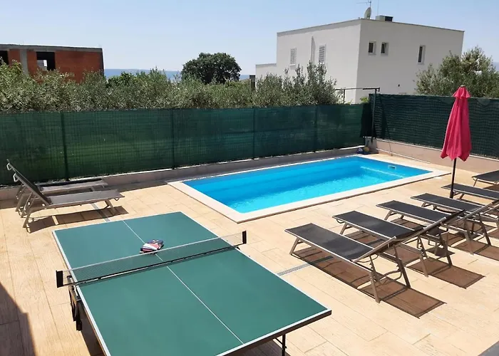 Emanuela With Heated Private Pool, Bbq *